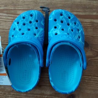 クロックス(crocs)のゆう&あい様専用新品　crocs　15cm　ブルー系　サンダル(サンダル)