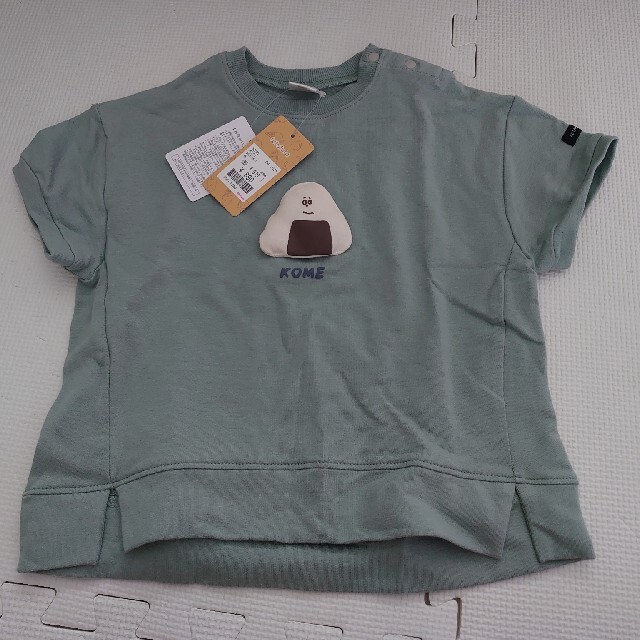 futafuta(フタフタ)のフタフタ futafuta おにぎり Tシャツ 95 キッズ/ベビー/マタニティのキッズ服男の子用(90cm~)(Tシャツ/カットソー)の商品写真