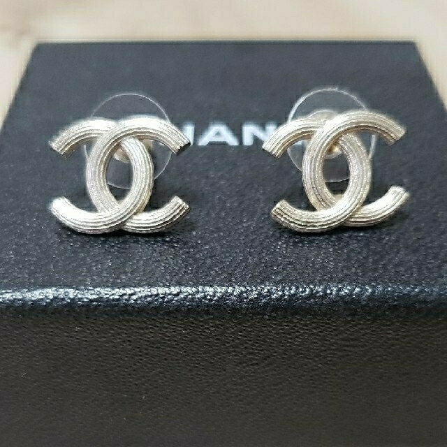 CHANEL シャネルピアス 正規品 ゴールド 【人気No.1】 semivoire.com