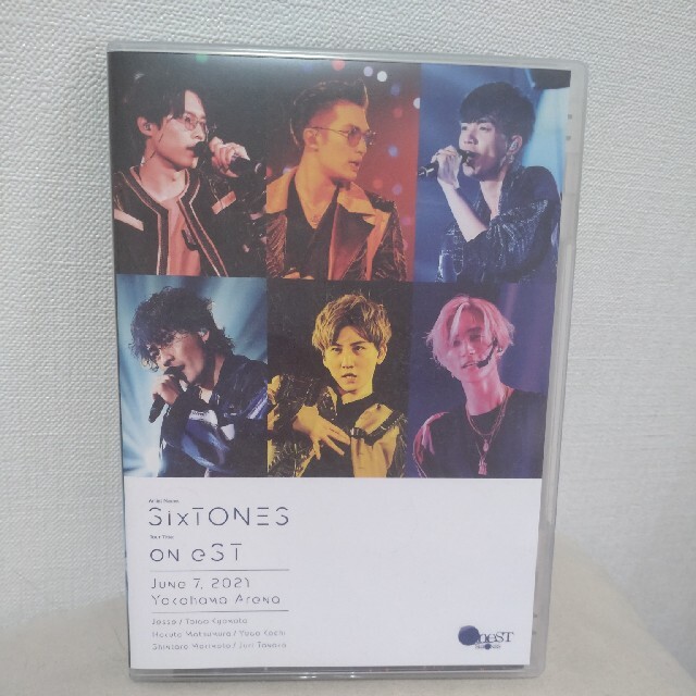 SixTONES(ストーンズ)のSixTONES on eST 通常盤 Blu-ray　2枚組 エンタメ/ホビーのDVD/ブルーレイ(ミュージック)の商品写真