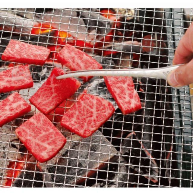 穴なし万能トング＊クレーバートングシルバー銀色BBQ焼肉キャンプギアウトドア用品 インテリア/住まい/日用品のキッチン/食器(調理道具/製菓道具)の商品写真