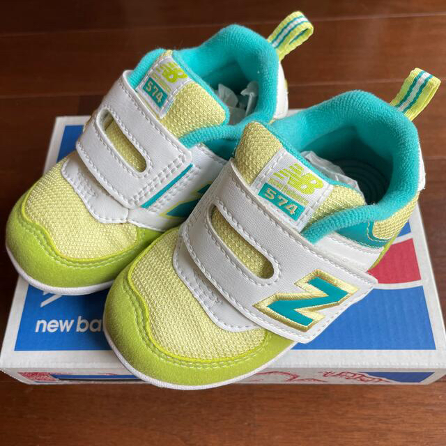 New Balance(ニューバランス)の《美品☆未使用》再々値下げ　オマケ付き　N Bスニーカー13㎝ キッズ/ベビー/マタニティのベビー靴/シューズ(~14cm)(スニーカー)の商品写真