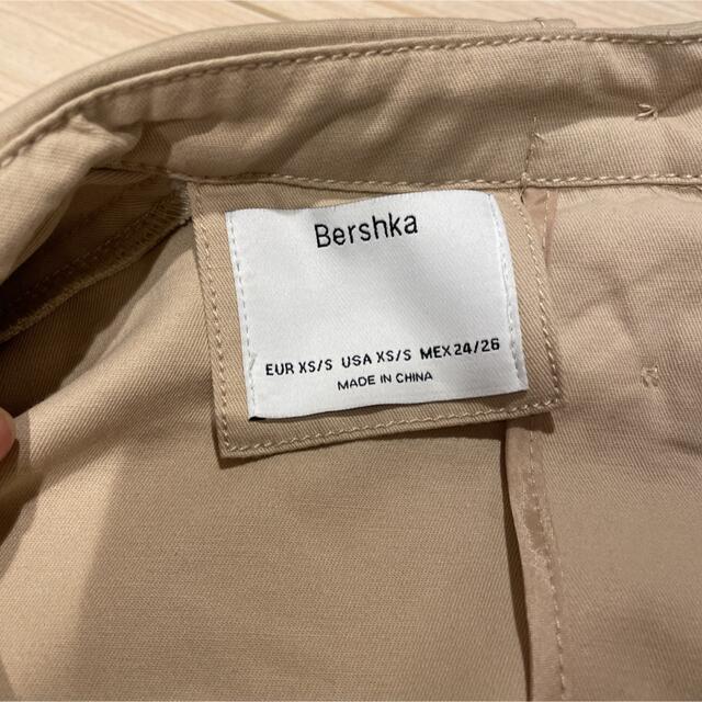 Bershka(ベルシュカ)のベルシュカ　ショートトレンチ レディースのジャケット/アウター(トレンチコート)の商品写真