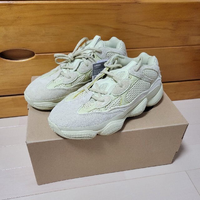 adidas(アディダス)のADIDAS YEEZY 500 SUPER MOON YELLOW 24cm レディースの靴/シューズ(スニーカー)の商品写真