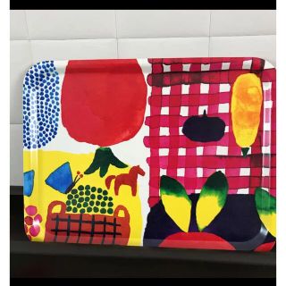 マリメッコ(marimekko)のケサトリ　マリメッコ　トレイ　レア(テーブル用品)