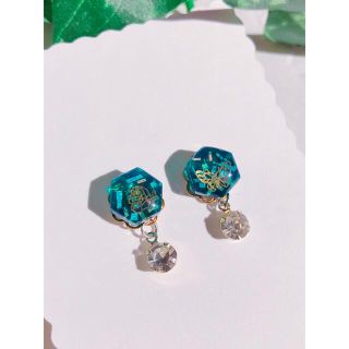 ブルーキラリ小さめピアス(ピアス)