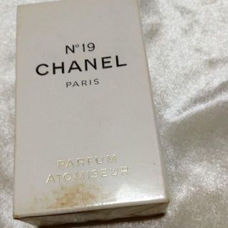 シャネル(CHANEL)のCHANEL NO19　PARFUM ATOMISEUR 10ml　未使用品(香水(女性用))