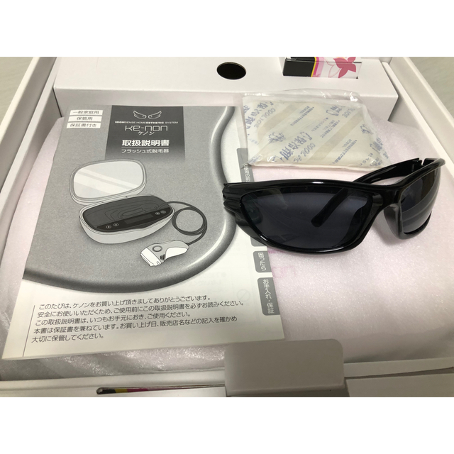 美品】KE-NON 脱毛器 ホワイト 保護メガネ・収納バッグ付き 脱毛 美品】KE-NON 脱毛器 ホワイト 保護メガネ・収納バッグ付き 脱毛