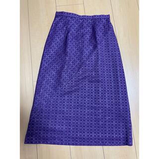 インディヴィ(INDIVI)の新品タグなし　インディヴィ  紫柄スカート　サイズ36(ひざ丈スカート)