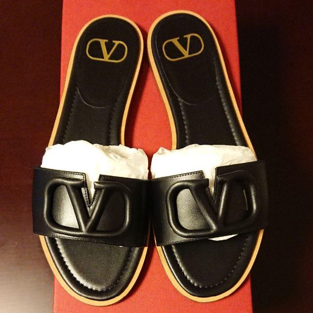新品未使用VALENTINO GARAVANI ヴァレンティノ フラットサンダルの通販