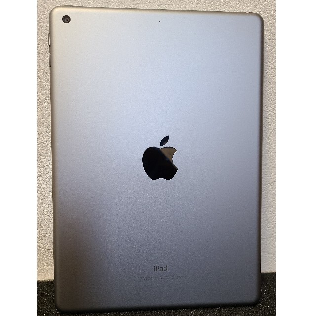 iPad(アイパッド)の値下げ！iPad Wi-Fi 128GB - スペースグレイ（第6世代） スマホ/家電/カメラのPC/タブレット(タブレット)の商品写真