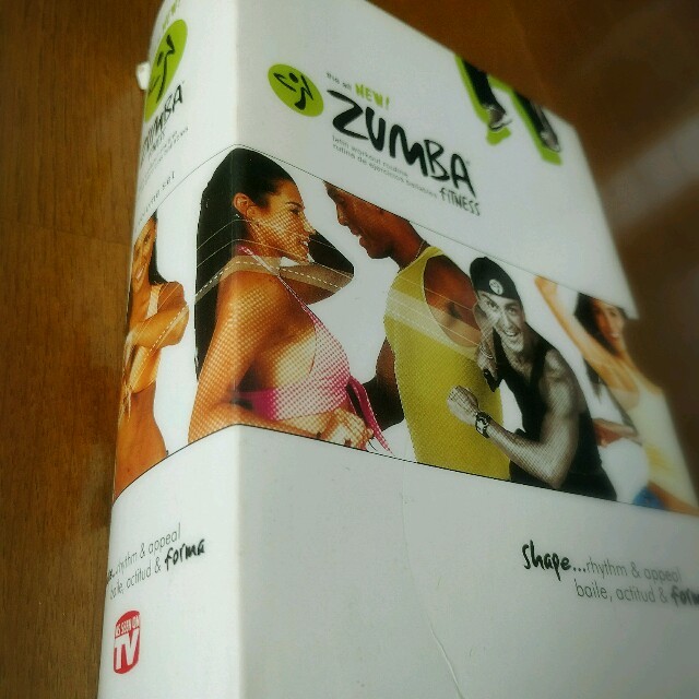 zumba　DVD4枚セット！！ エンタメ/ホビーのDVD/ブルーレイ(スポーツ/フィットネス)の商品写真