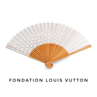 ルイヴィトン(LOUIS VUITTON)の匿名配送　パリ限定ルイヴィトン財団美術館　水玉扇子　送料無料(その他)