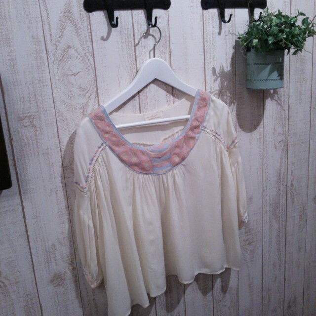 w closet(ダブルクローゼット)の\2700→\1499再値下!! レディースのトップス(シャツ/ブラウス(半袖/袖なし))の商品写真