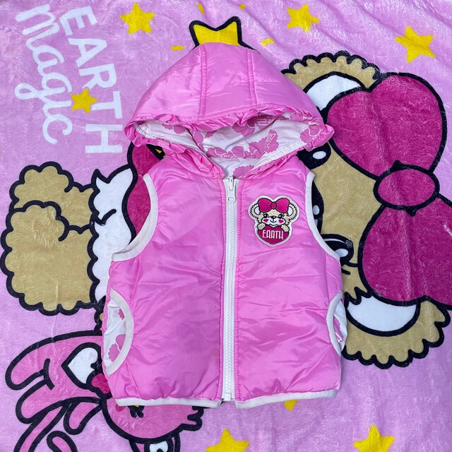 EARTHMAGIC(アースマジック)のアースマジック ベスト 90センチ♡ キッズ/ベビー/マタニティのキッズ服女の子用(90cm~)(ジャケット/上着)の商品写真