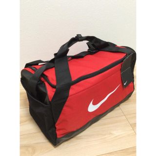 ナイキ(NIKE)のタグ付き 新品未使用 ナイキ ブラジリア ダッフル ボストンバッグ 40L 赤色(バッグ)