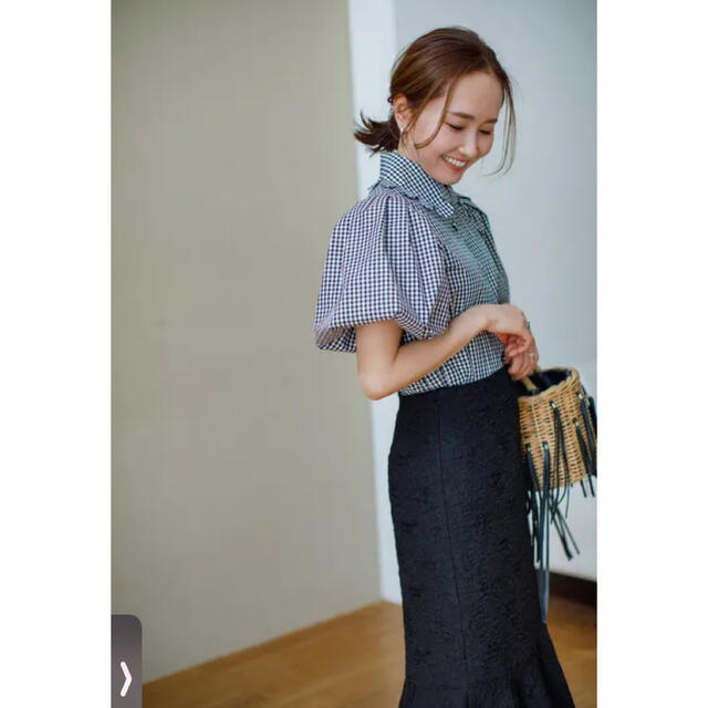 新品タグ付♡ BLUELEA Puff sleeve blouse ブルレアシャカシャカとしたハリ感と