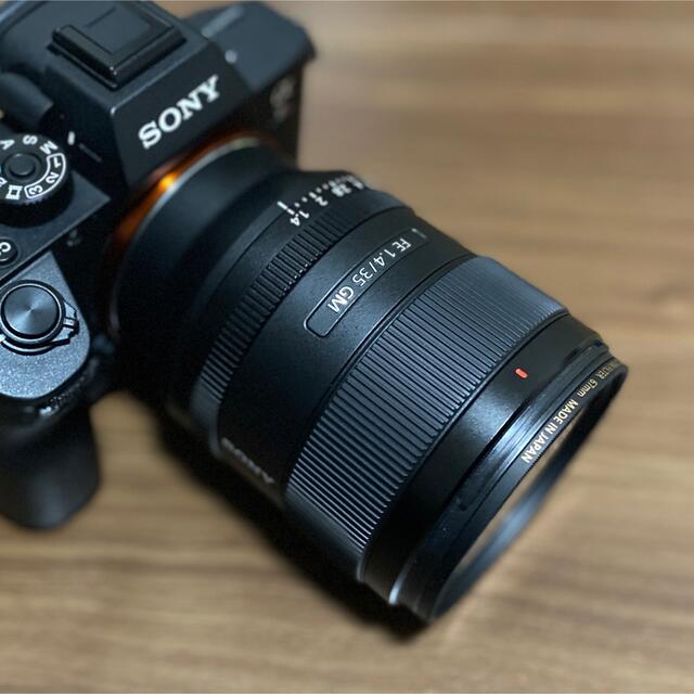 SONY(ソニー)のSONY（ソニー） SEL35F14GM  FE　35mm　F1.4　GM スマホ/家電/カメラのカメラ(レンズ(単焦点))の商品写真