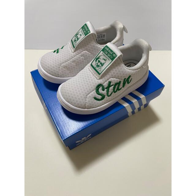 adidas(アディダス)のキッズ　スニーカー キッズ/ベビー/マタニティのキッズ靴/シューズ(15cm~)(スニーカー)の商品写真