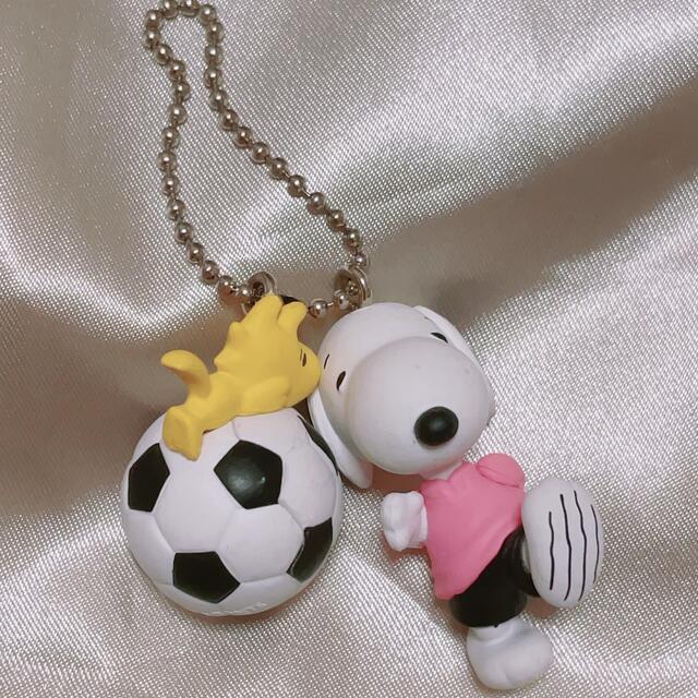 SNOOPY(スヌーピー)の𓊆 スヌーピー サッカー⚽️ キーホルダー 𓊇  エンタメ/ホビーのアニメグッズ(キーホルダー)の商品写真