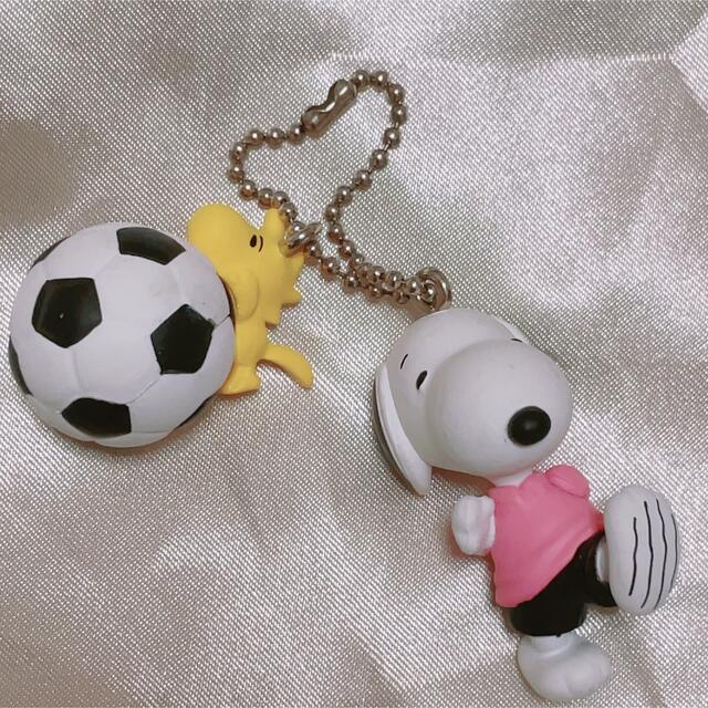 SNOOPY(スヌーピー)の𓊆 スヌーピー サッカー⚽️ キーホルダー 𓊇  エンタメ/ホビーのアニメグッズ(キーホルダー)の商品写真