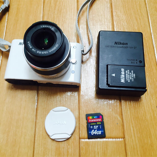 Nikon(ニコン)のnikon 1  J1 レンズキット/ミラーレス一眼カメラ スマホ/家電/カメラのカメラ(ミラーレス一眼)の商品写真