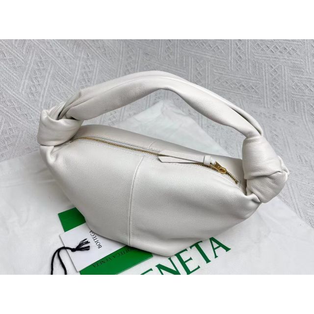 【人気沸騰】 Bottega Veneta - BOTTEGA VENETA ダブルノット ホワイト ハンドバッグ