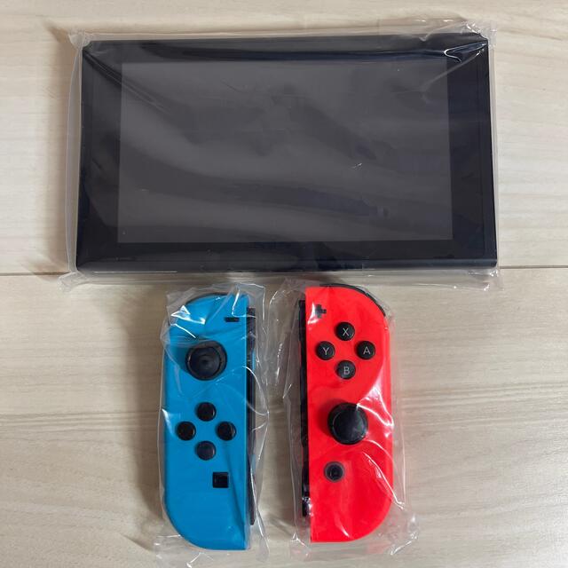 Nintendo Switch(ニンテンドースイッチ)の新型　Nintendo　Switch　スイッチ　任天堂　本体　ジョイコン　のみ エンタメ/ホビーのゲームソフト/ゲーム機本体(家庭用ゲーム機本体)の商品写真