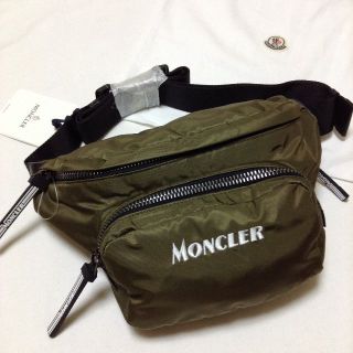 11/14迄限定！MONCLERネックポーチショルダーバッグ サコッシュ カーキ