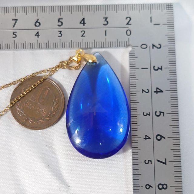飛行石のような、ブルーの美しい、大きめのクリスタルネックレス　L レディースのアクセサリー(ネックレス)の商品写真