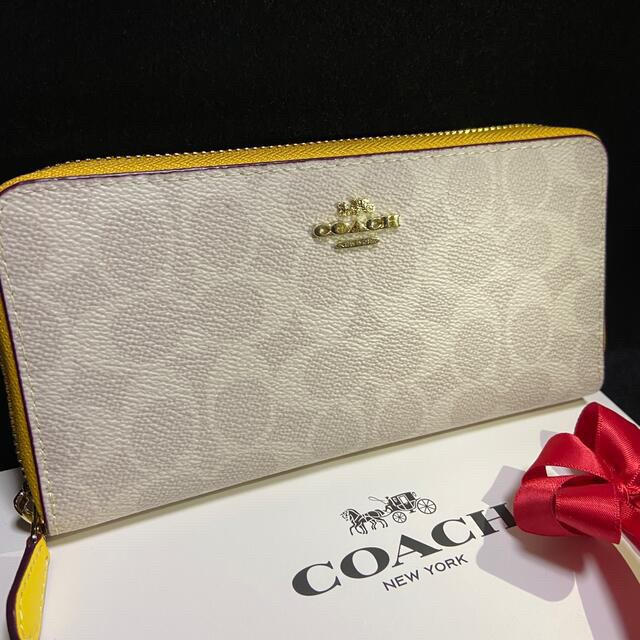 COACH(コーチ)のギフトにも❤️コーチ ラウンドジップ 長財布 ハッピーカラーイエロー レディースのファッション小物(財布)の商品写真