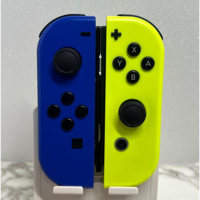 Nintendo Switch(ニンテンドースイッチ)の人気カラー ス Switch ブルー・イエロー ジョイコン　グリップセット エンタメ/ホビーのゲームソフト/ゲーム機本体(家庭用ゲーム機本体)の商品写真