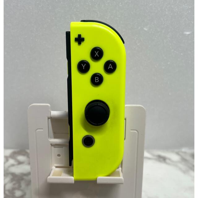 Nintendo Switch(ニンテンドースイッチ)の人気カラー ス Switch ブルー・イエロー ジョイコン　グリップセット エンタメ/ホビーのゲームソフト/ゲーム機本体(家庭用ゲーム機本体)の商品写真