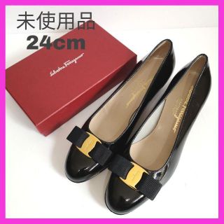 箱保存袋付き サルヴァトーレフェラガモ ヴァラリボン スエードレザー