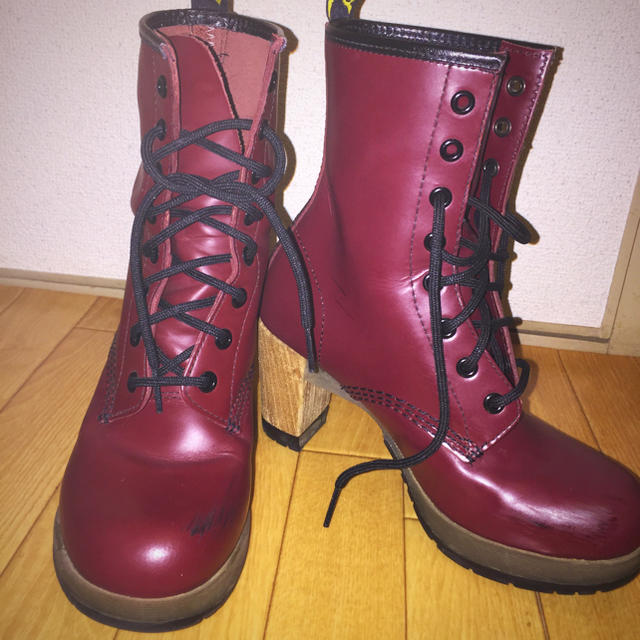 Dr.Martens(ドクターマーチン)の最終値下げ！Dr.Martinチェリーレッド22.5cm8ホール レディースの靴/シューズ(ブーツ)の商品写真