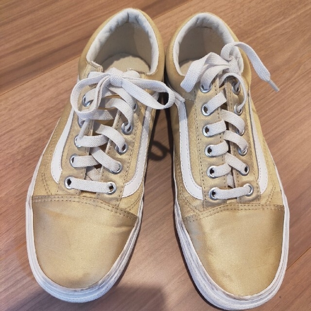 VANS(ヴァンズ)のVANSサテンゴールドスニーカー レディースの靴/シューズ(スニーカー)の商品写真