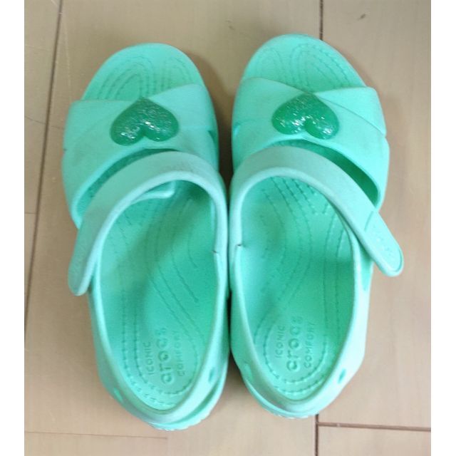 crocs(クロックス)のサンダル　ネオミント　19cm キッズ/ベビー/マタニティのキッズ靴/シューズ(15cm~)(サンダル)の商品写真