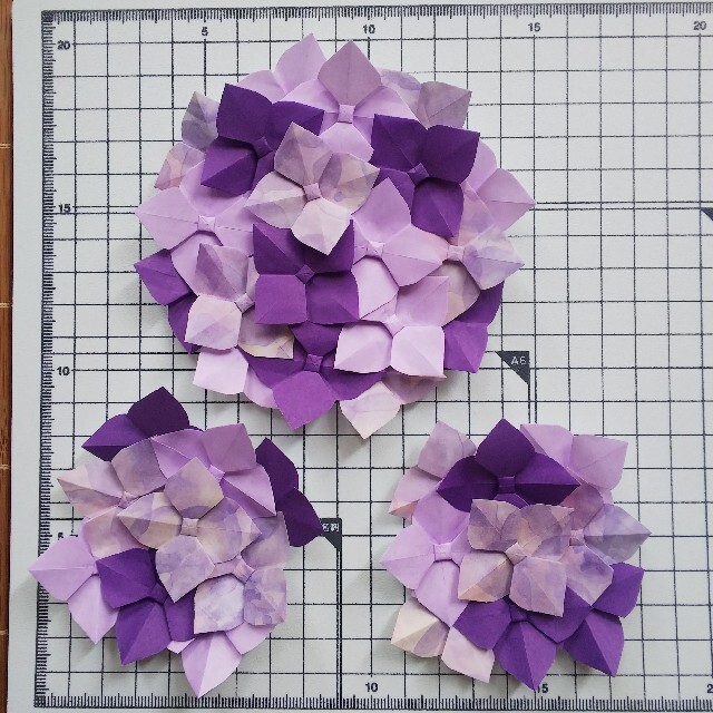 売り切れ❗️折り紙壁面飾り 紫陽花 ハンドメイドの素材/材料(各種パーツ)の商品写真