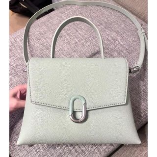 チャールズアンドキース(Charles and Keith)の【美品】チャールズandキース【2022年冬にTwitterバズったバッグです】(ショルダーバッグ)