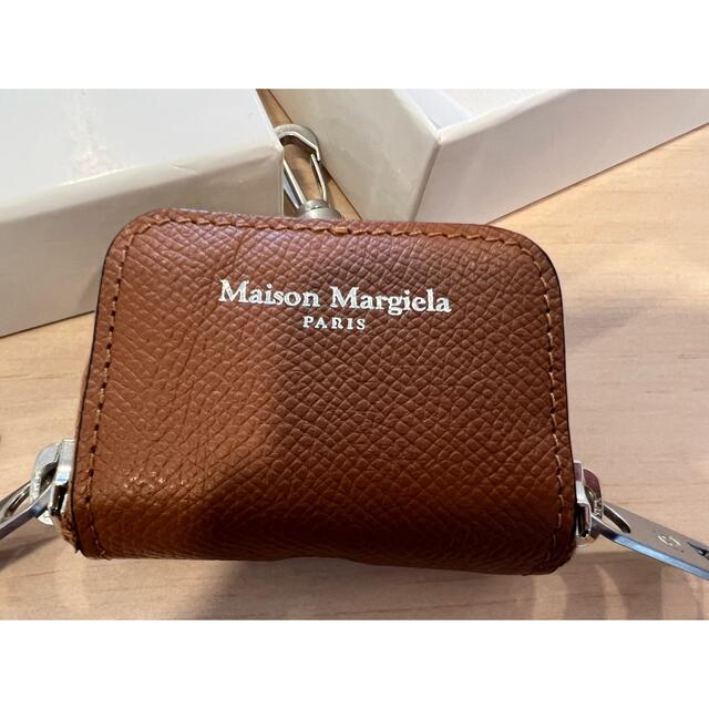 Maison Martin Margiela(マルタンマルジェラ)の値下げ！美品Maison Margiela メゾンマルジェラairpodspro スマホ/家電/カメラのスマホアクセサリー(モバイルケース/カバー)の商品写真