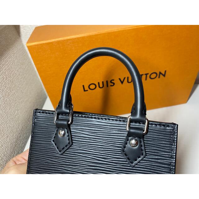 LOUIS VUITTON(ルイヴィトン)の【美品】ルイヴィトン プティット サックプラ エピ ノワール レディースのバッグ(ショルダーバッグ)の商品写真