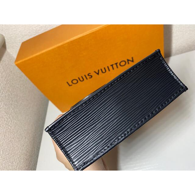 LOUIS VUITTON(ルイヴィトン)の【美品】ルイヴィトン プティット サックプラ エピ ノワール レディースのバッグ(ショルダーバッグ)の商品写真