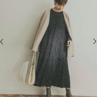 イエナ(IENA)の美品★アーバンリサーチ★ランダムプリーツティアードワンピース★(ロングワンピース/マキシワンピース)