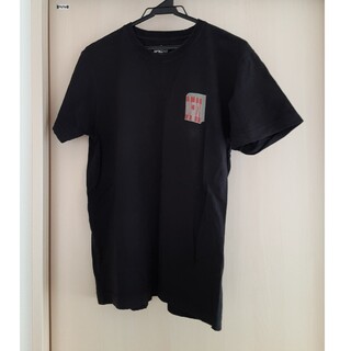 ユニクロ(UNIQLO)のユニクロ　黒　Tシャツ　ロゴ(Tシャツ/カットソー(半袖/袖なし))
