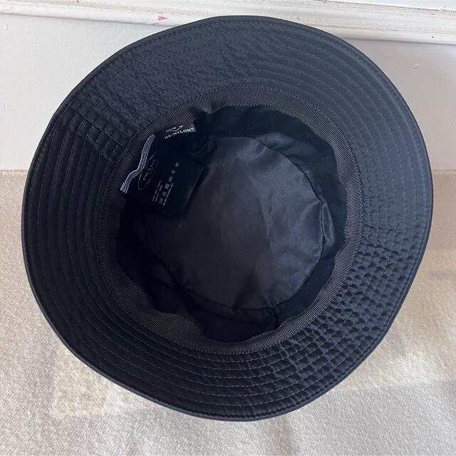 PRADA(プラダ)のまっしゅ様専用プラダ バケットハット Re-Nylon ナイロン 三角プレート レディースの帽子(ハット)の商品写真