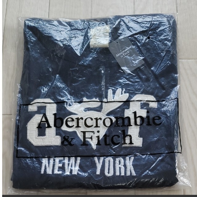 Abercrombie&Fitch(アバクロンビーアンドフィッチ)の新品。アバクロンビー&フィッチ　Tシャツ　M レディースのトップス(Tシャツ(長袖/七分))の商品写真