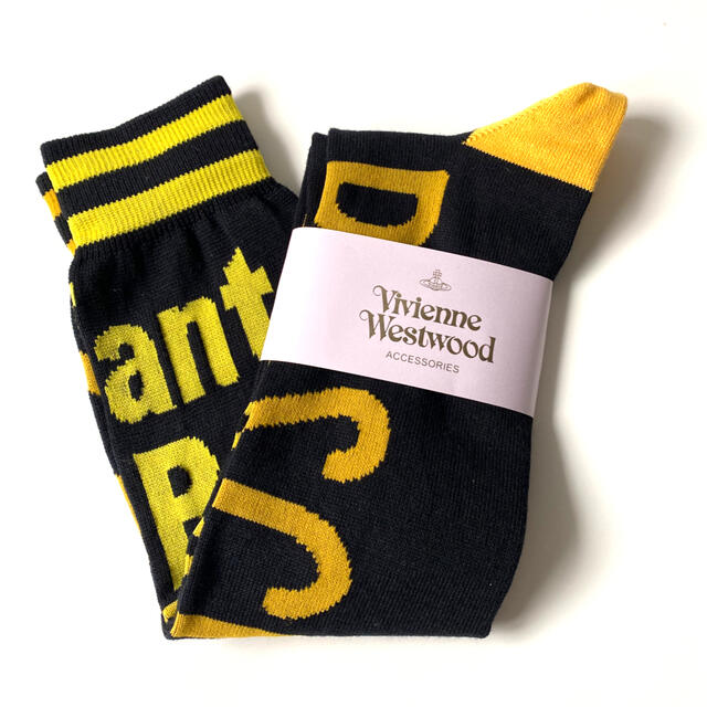 Vivienne Westwood(ヴィヴィアンウエストウッド)のヴィヴィアンウエストウッド ハイソックス 黒 イエロー ロゴ 異左右デザイン レディースのレッグウェア(ソックス)の商品写真