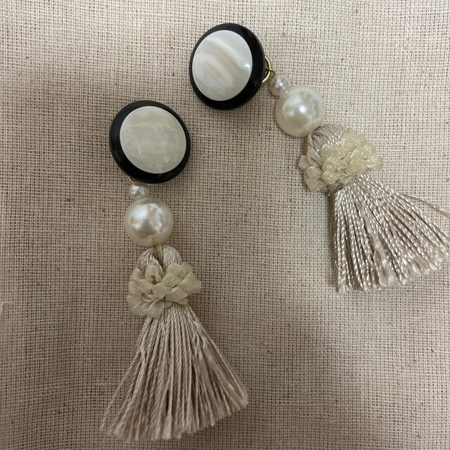 ハンドメイド イヤリング レディースのアクセサリー(イヤリング)の商品写真