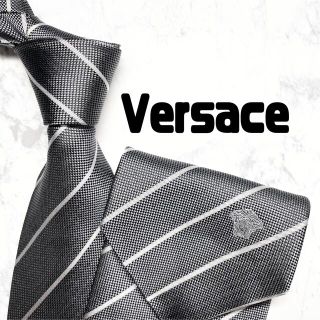 ヴェルサーチ(VERSACE)の✨極美品✨ヴェルサーチ　ネクタイ　メデューサ柄　ストライプ柄　シルバー　光沢(ネクタイ)