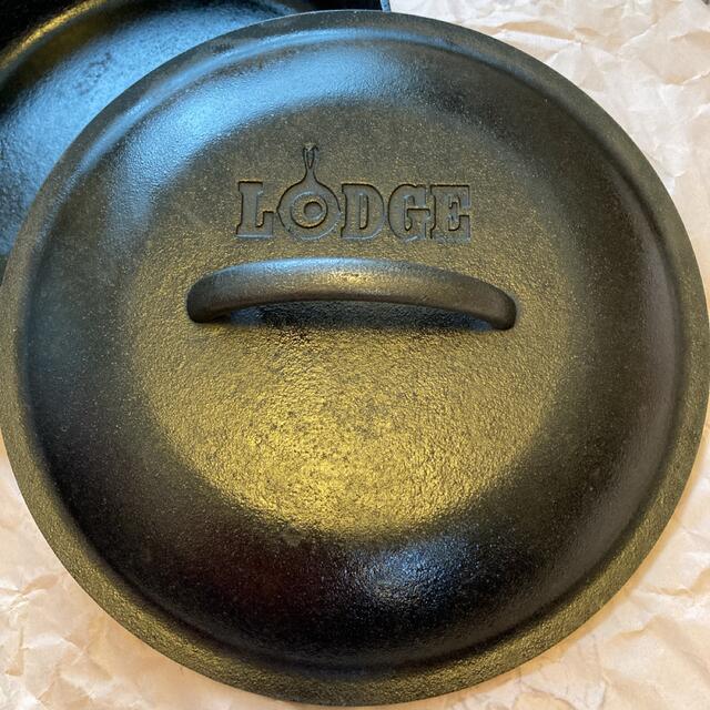 Lodge(ロッジ)のLODGE ロッジ 10 1/4インチ スキレットフライパン フタ付き インテリア/住まい/日用品のキッチン/食器(鍋/フライパン)の商品写真